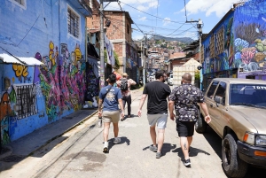 Medellín: Comuna 13 und Graffiti Geführte Tour mit einem lokalen Guide