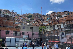 Medellín: Comuna 13 with Locals and Snacks