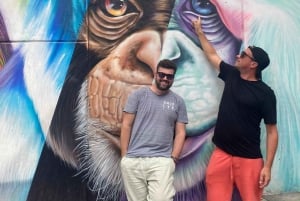 Medellín: Comuna 13 District Tour with Cable Car Ride