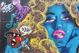 Medellín: Comuna 13 District Tour with Cable Car Ride