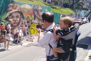 Medellín: Comuna 13 District Tour with Cable Car Ride