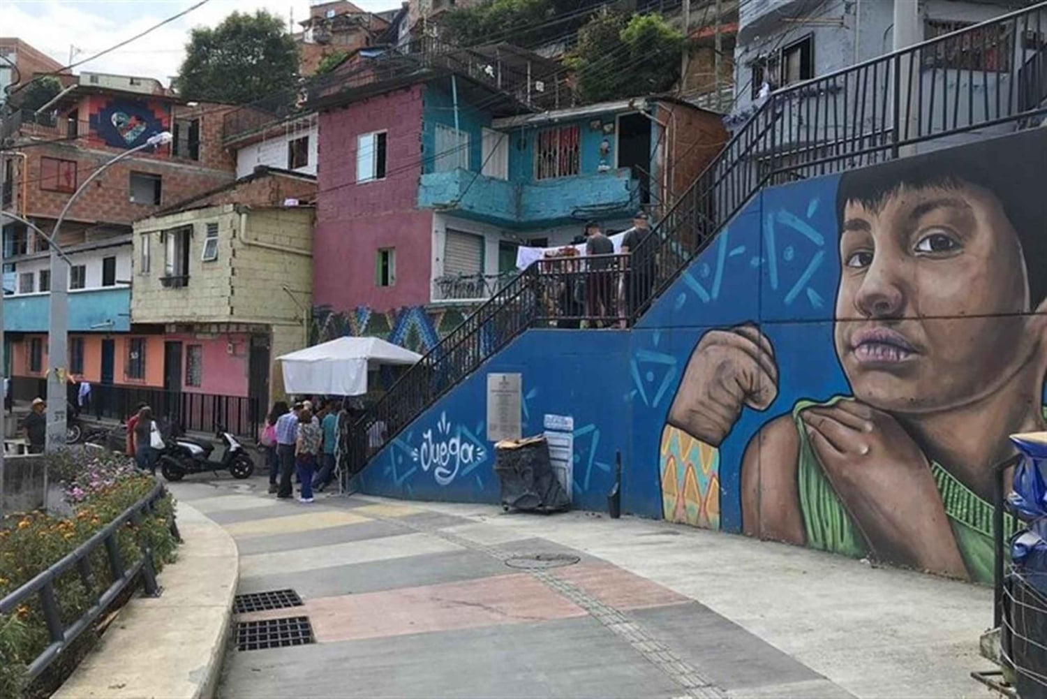Medellin: graffiti w Comuna 13 z przejazdem kolejką linową