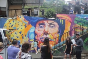 Medellín: Recorrido por los graffitis de la Comuna 13 con comida callejera y teleférico