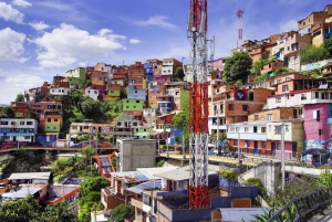 Medellín: Comuna 13 District Tour with Cable Car Ride