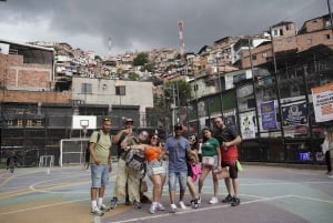 Medellín: Comuna 13 (Graffitour) Discover the Transformation