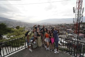 Medellín: Comuna 13 (Graffitour) Discover the Transformation