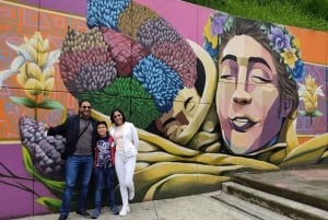 Medellin: Comuna 13 Graffiti Tour with Snacks Included