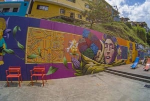 Medellin: Comuna 13 Graffiti Tour with Snacks Included