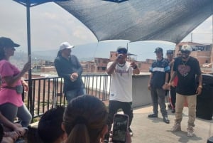 Medellín: Comuna 13 History and Graffiti Walking Tour