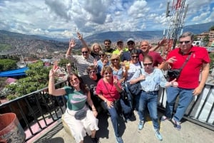 Medellín: Comuna 13 History and Graffiti Walking Tour