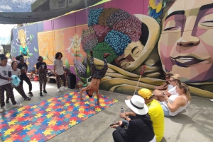 Medellin: Comuna 13 History & Graffiti Tour with Cable Car