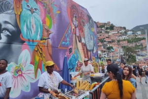 Medellin: Comuna 13 History & Graffiti Tour with Cable Car