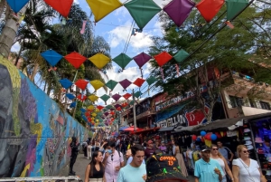 Medellin: Comuna 13 History & Graffiti Tour with Cable Car