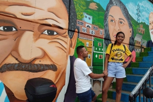Medellin: Comuna 13 History & Graffiti Tour with Cable Car