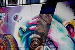 Медельин: экскурсия по местной истории Комуны 13 с граффити и закусками
