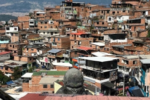 Медельин: экскурсия по местной истории Комуны 13 с граффити и закусками