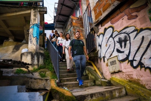 Medellín: Comuna 13 Graffiti- und Geschichtstour mit Snacks