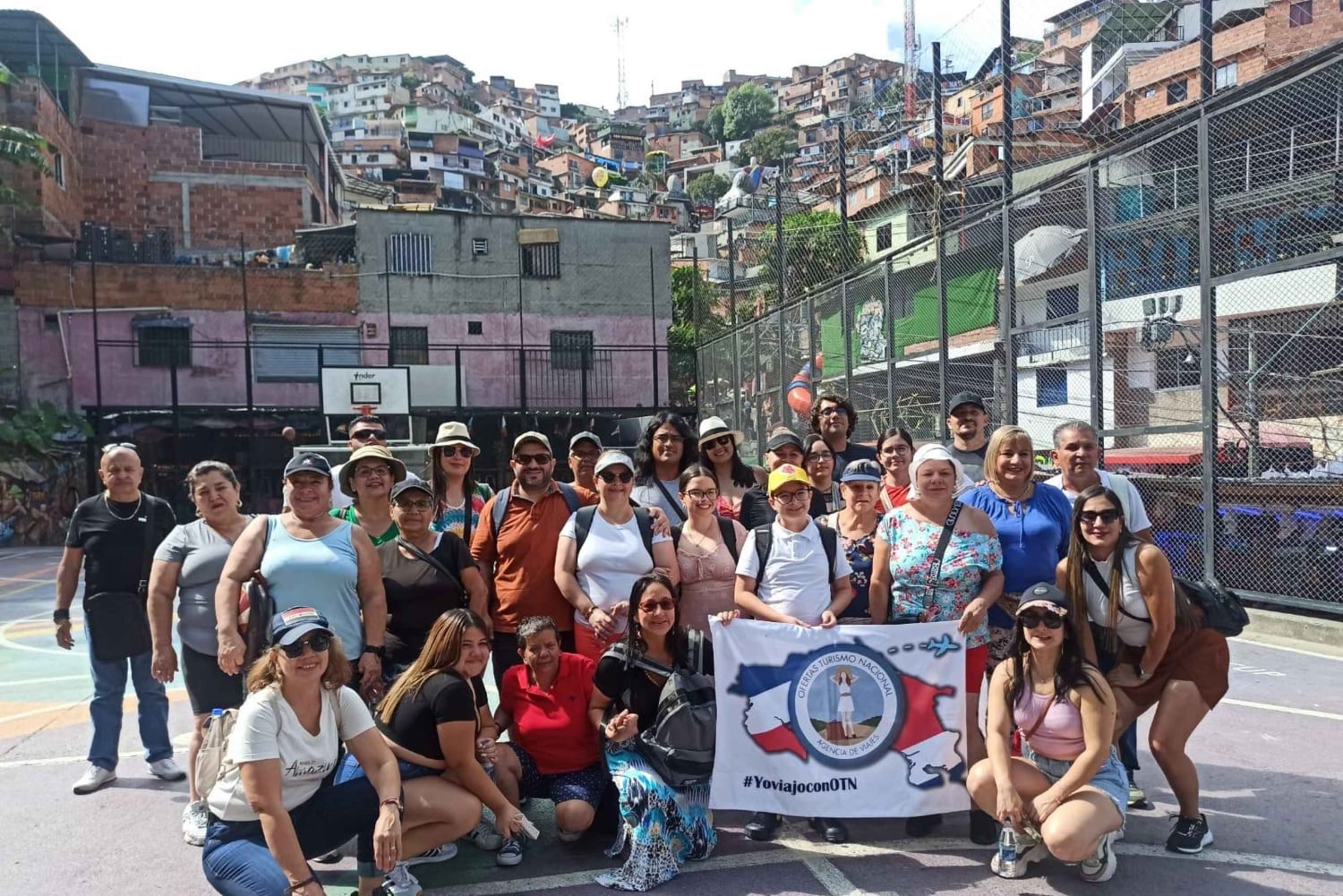 Medellín: Recorrido por la Comuna 13, historia, guía local y teleférico