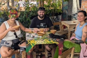 Medellín: Comuna 13 Tour with Ancestral Drink Tasting