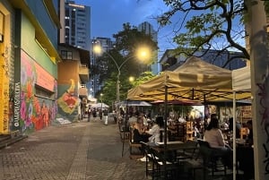 Medellín: Comuna 13-Tour mit Verkostung traditioneller Getränke