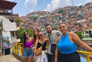 Medellín: Comuna 13 Tour with Spray Painting and Ice Cream