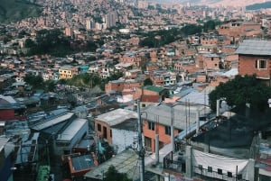 Medellín: Comuna 13 Unplugged with Rooftop Ritual and Coffee