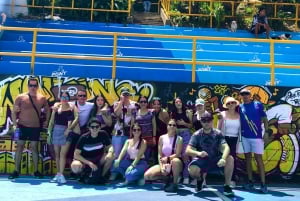 グラフィティ、ストーリー、そして味わい：コミューナ13の旅