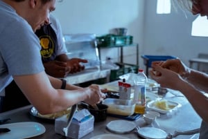 メデジン：コミューナ13の地元シェフによるエンパナーダ料理教室