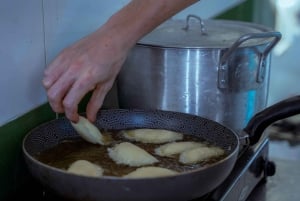 メデジン：コミューナ13の地元シェフによるエンパナーダ料理教室