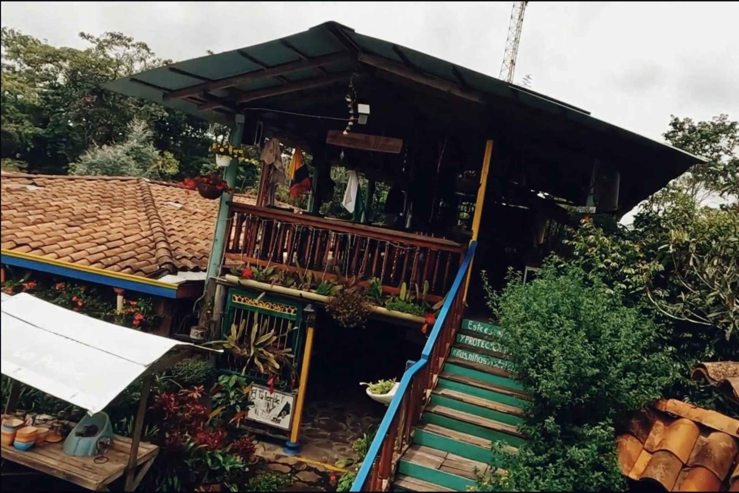 Medellín: Retki Arvíin ja Finca de Floresiin – kävely, välipala ja lounas