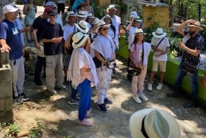 Medellin: Fruit Tour with tastings, nature and animals.