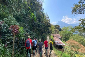 Medellín: Heldags terrengsykkeltur med lunsj