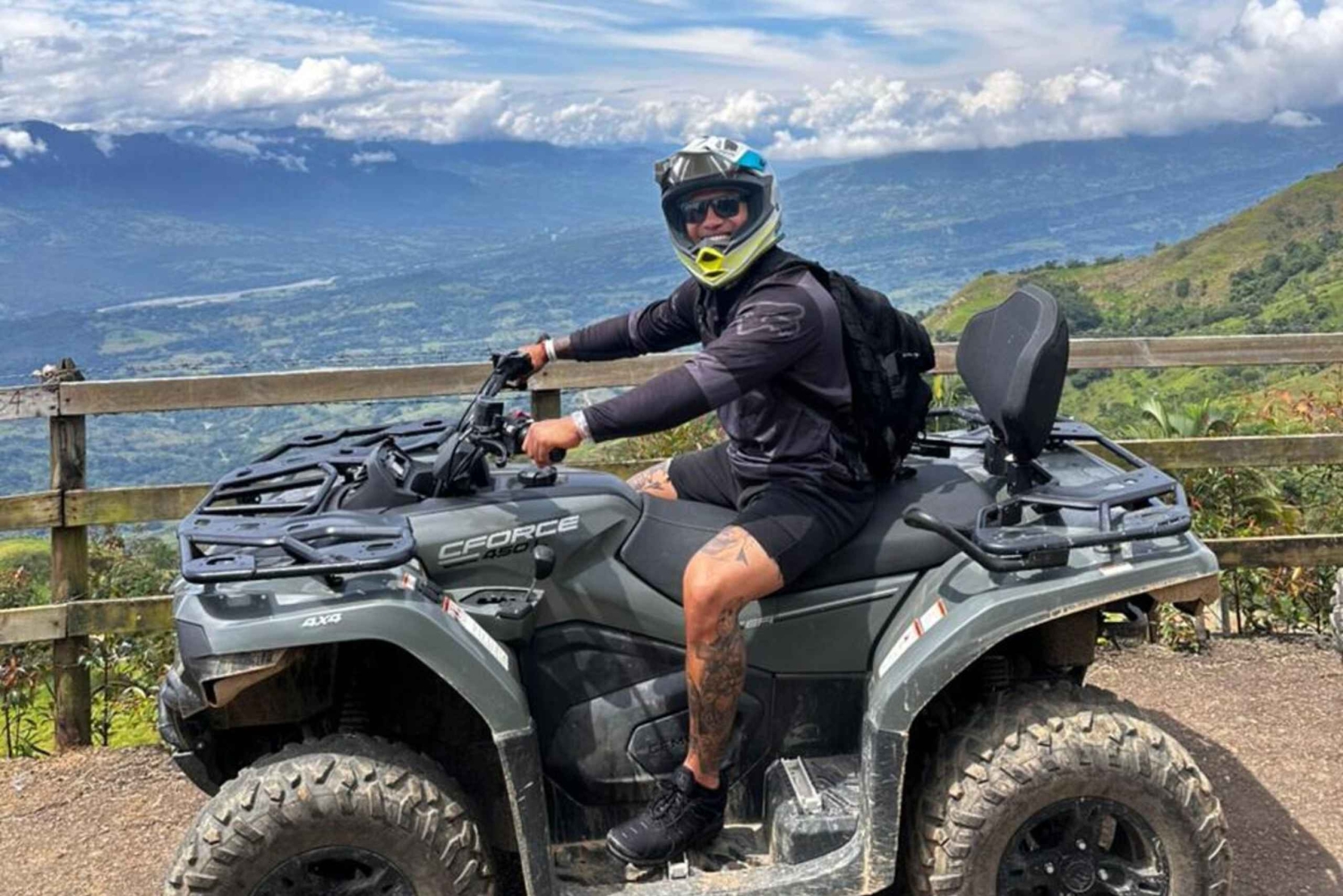 Медельин: глэмпинг на внедорожнике