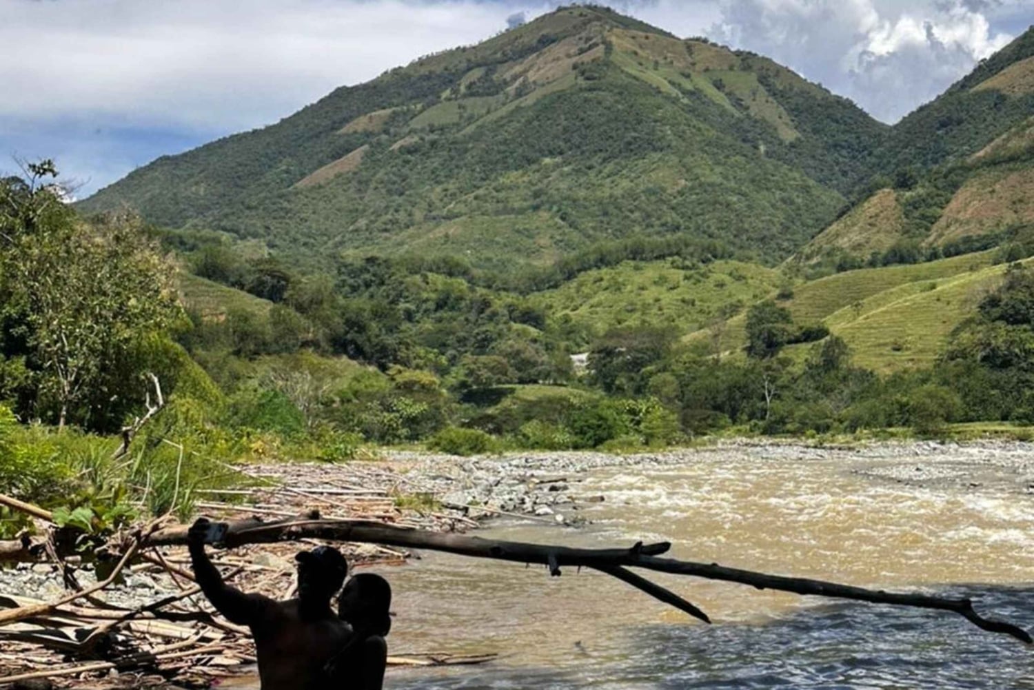 Медельин: глэмпинг на внедорожнике