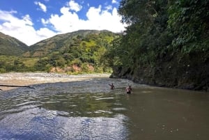 Медельин: глэмпинг на внедорожнике