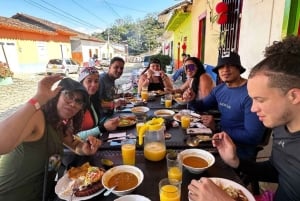 Медельин: глэмпинг на внедорожнике