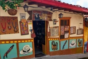 Medellín: Excursión de un día a Guatape y la Roca del Peñol con paseo en barco