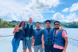 Medellin: Guatape och El Penol Rock dagsutflykt med båttur