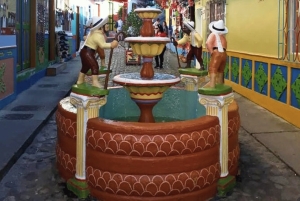 Medellin: Guatape och El Penol Rock dagsutflykt med båttur