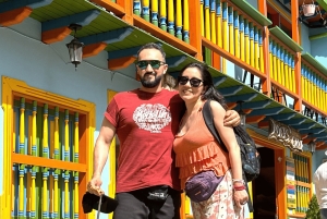 Medellin: Guatape och El Penol Rock dagsutflykt med båttur