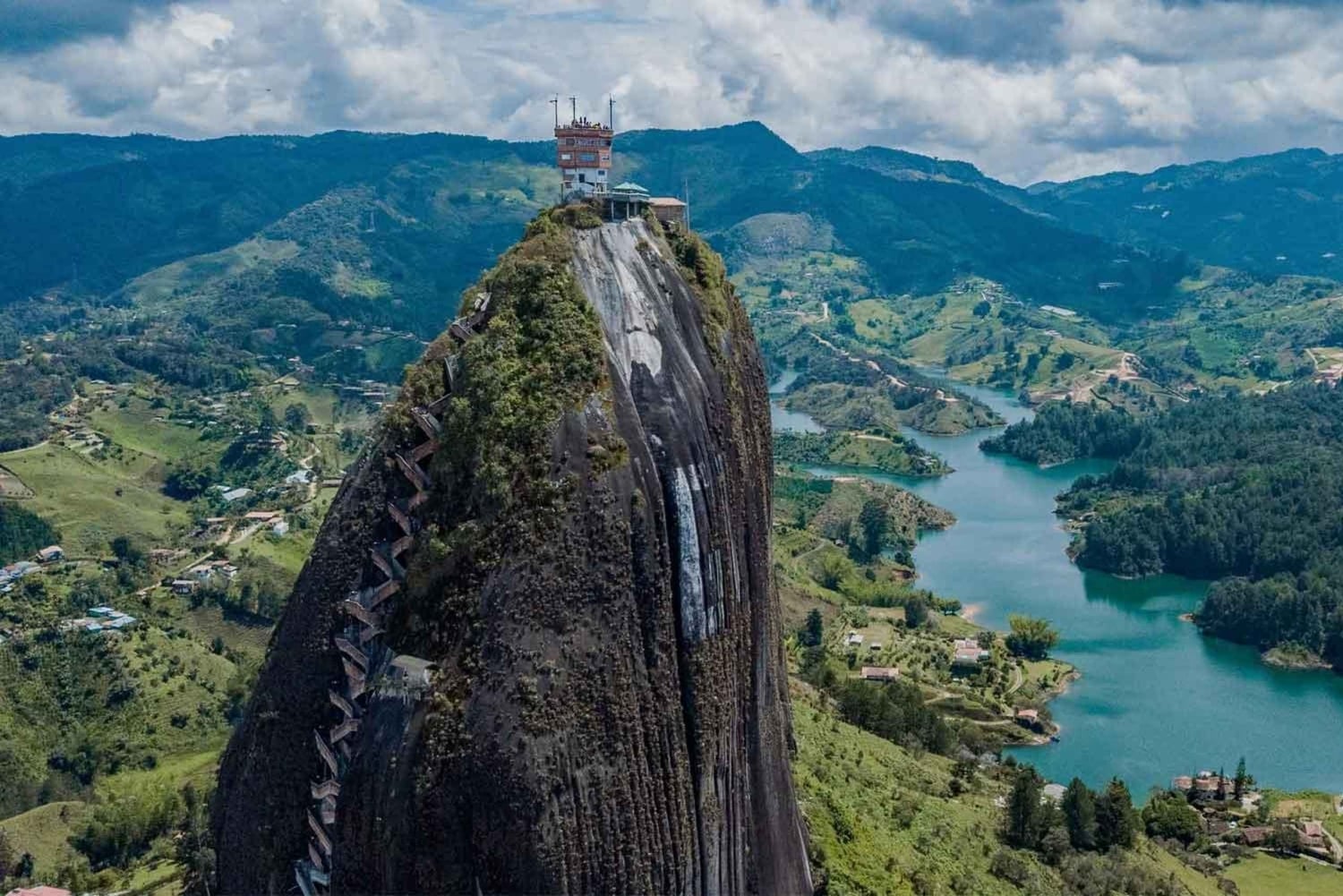 Medellin: Guatape, El Peñol & privé-dagtrip met kunstworkshop