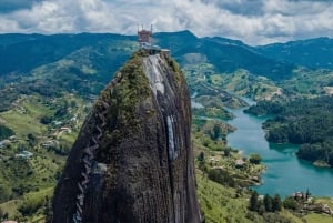 Medellin: Guatape, El Peñol & privé-dagtrip met kunstworkshop