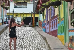Medellin: Guatape, El Peñol & privé-dagtrip met kunstworkshop