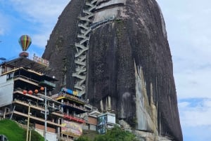 Medellin: Guatape, El Peñol kaffefarm, privat omvisning og frukt
