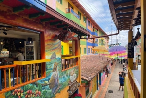MEDELLÍN: GUATAPÉ, EL PEÑOL + PARALOTNIARSTWO!
