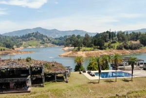 Medellín: Guatapé Private Tour with Helicopter & Boat Ride