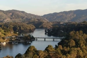 Medellín: Guatapé Private Tour with Helicopter & Boat Ride