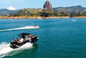 Medellín: Guatapé Private Tour with Helicopter & Boat Ride