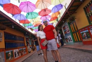 Medellín: Guatapé Private Tour with Helicopter & Boat Ride