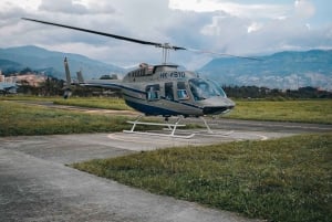Medellín: Guatapé Private Tour with Helicopter & Boat Ride